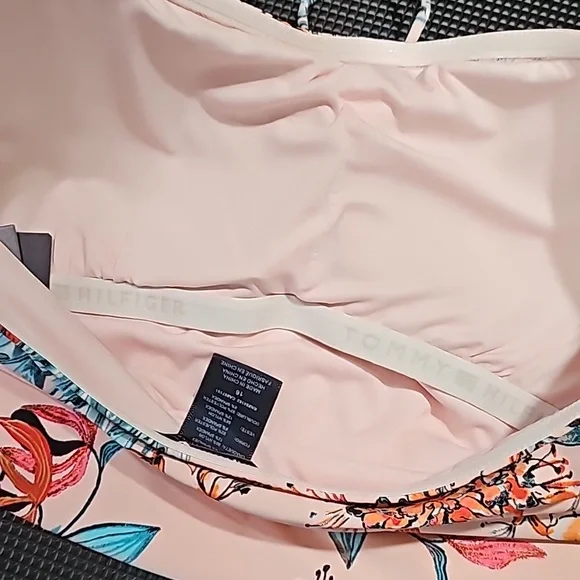 Tommy Hilfiger One-piece Floral Swimsuit - Picture 15 of 16